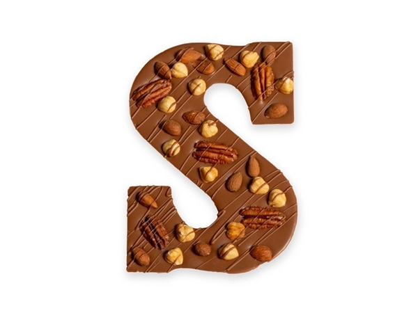 Chocoladeletter met noten 'S'