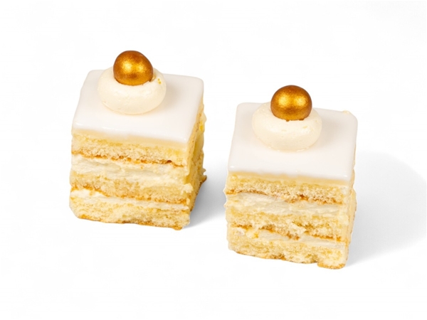 Receptiegebak bruiloft wit